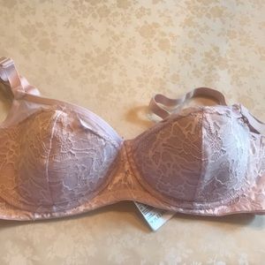 Pretty lace, light pink bra